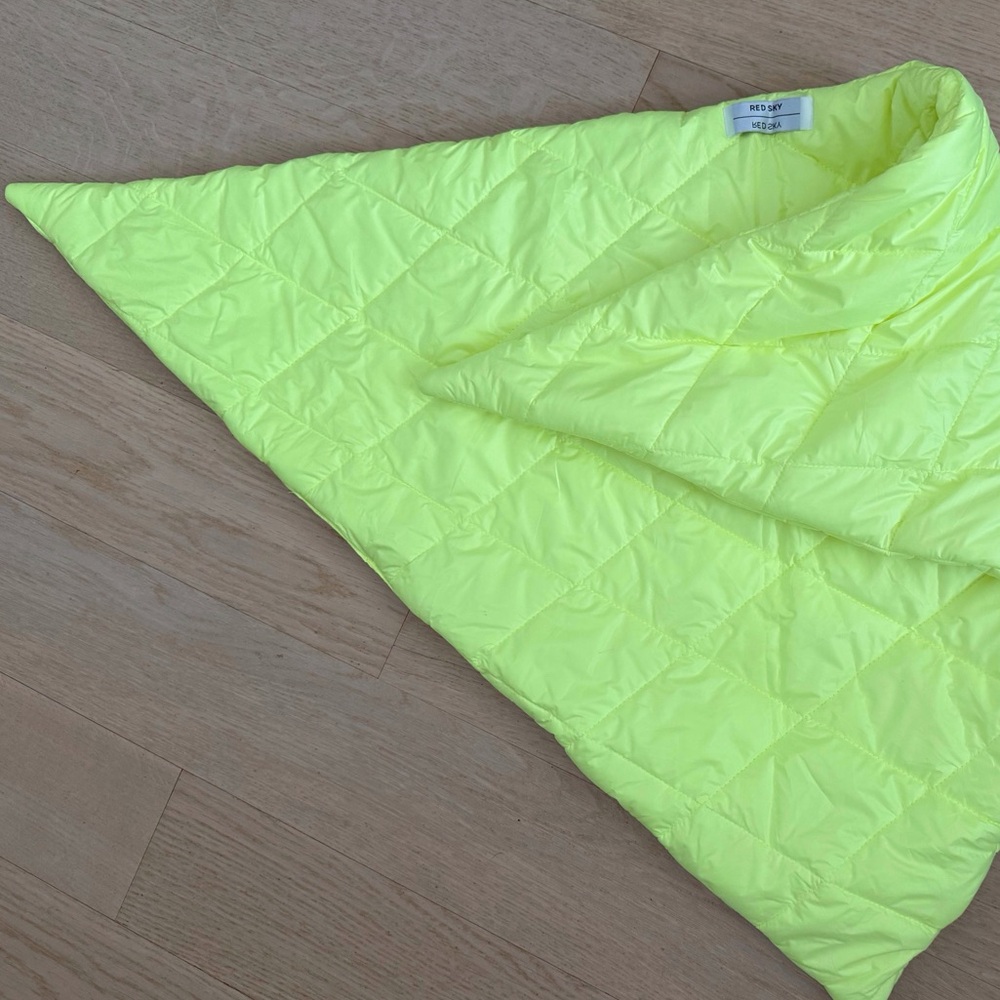 Red Sky Neon Yellow Quilted Triangle Scarf OS NWT - Picture 2 of 5
